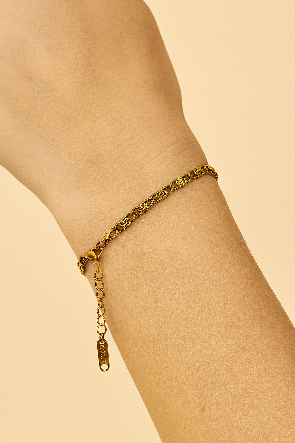 Regal Twist Chain Bracelet – Gold Tone