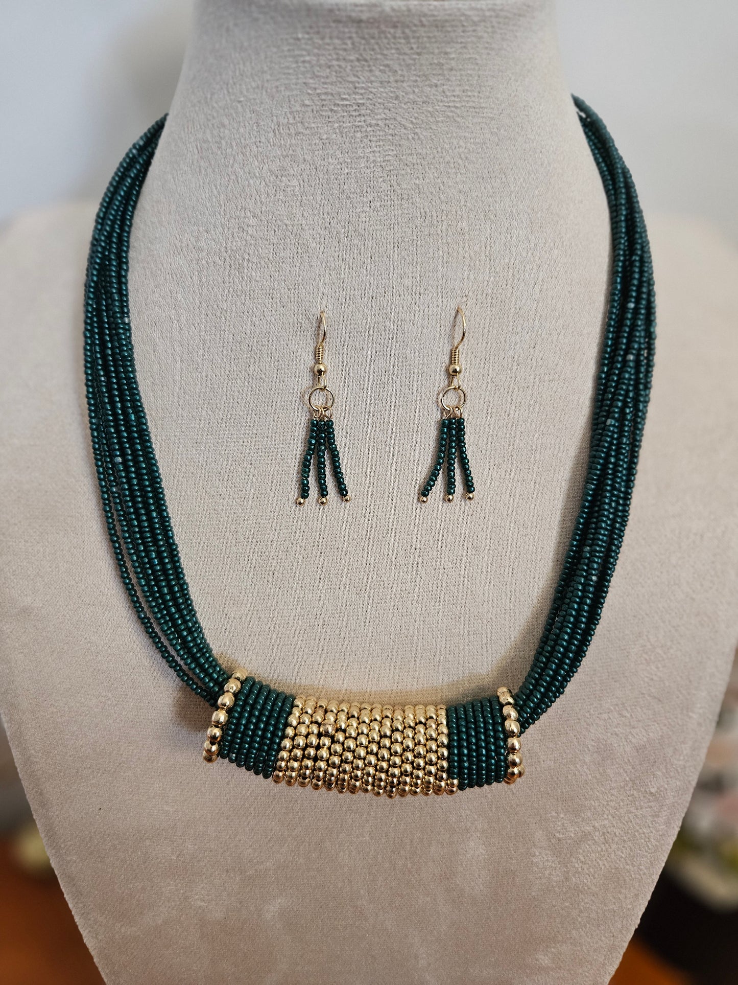 Saanvi Axis Beaded Necklace Set