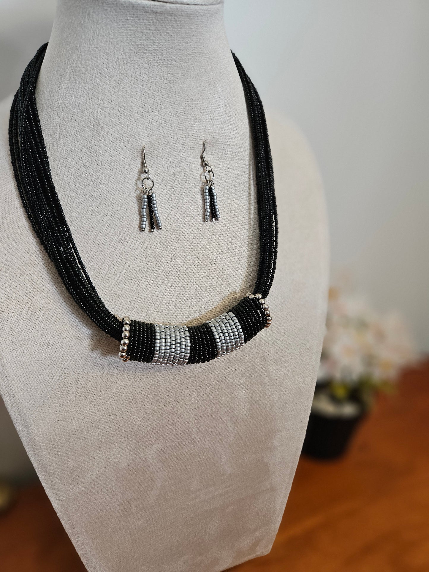 Saanvi Midnight Axis Beaded Necklace Set