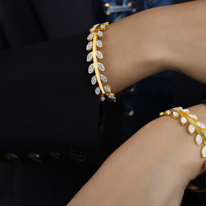 Aurelia Leaf Zircon Bangle