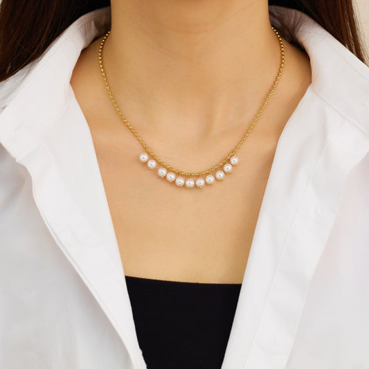Elara Pearl Curve Necklace